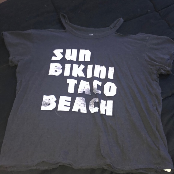 Short sleeve, Slit shoulders - Picture 1 of 4